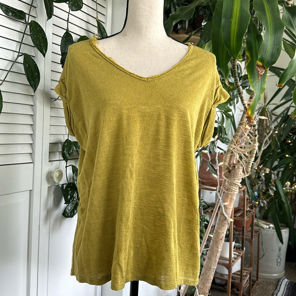 Bobeau mustard yellow flowy top EUC